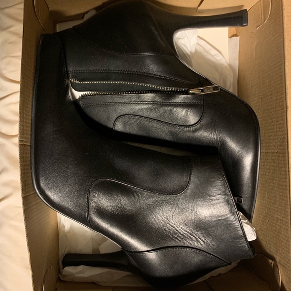 Brand new Steve Madden leather heeled boots - Picture 3 of 6